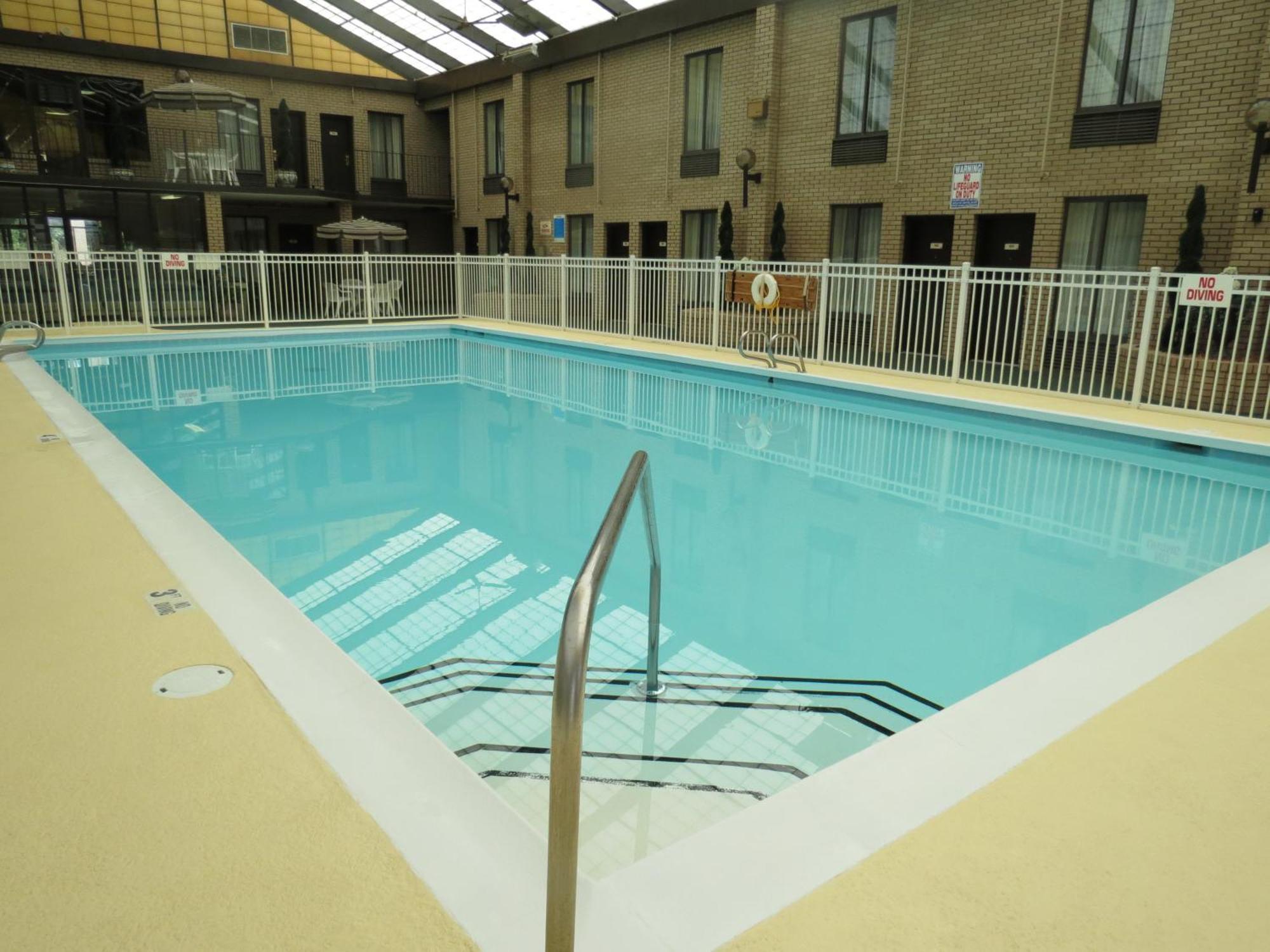 Gold Vault Inn Radcliff Екстер'єр фото