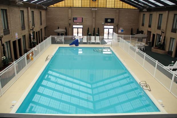 Gold Vault Inn Radcliff Екстер'єр фото