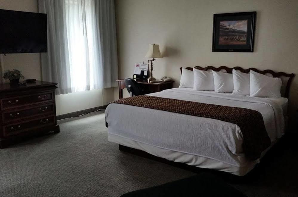 Gold Vault Inn Radcliff Екстер'єр фото